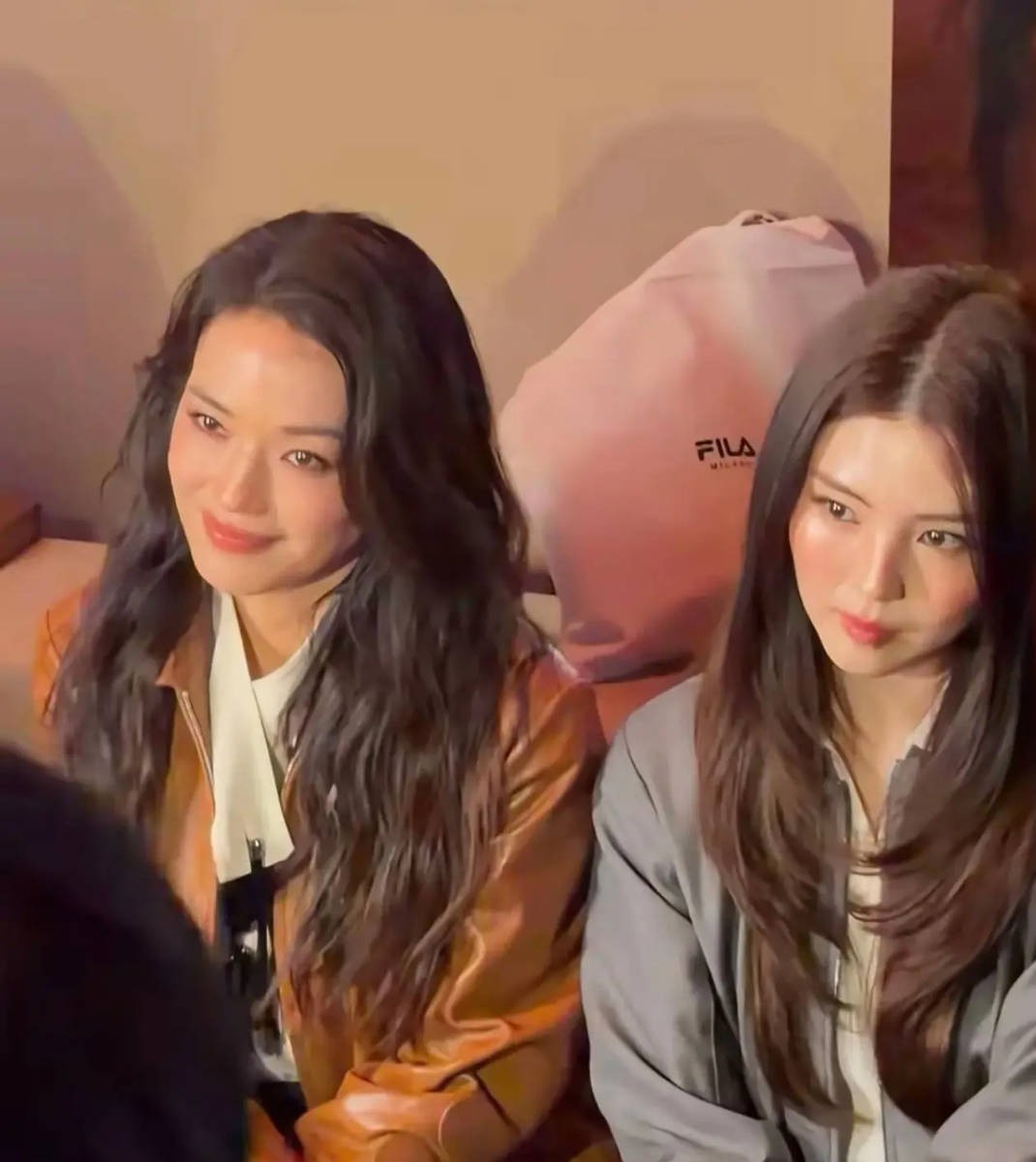 Thư Kỳ gây sốt khi đọ sắc cùng Han So Hee. Ảnh cắt từ video