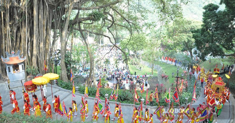 Hàng ngàn người đổ về Lễ hội Chùa Thượng giữa mùa xuân biên giới