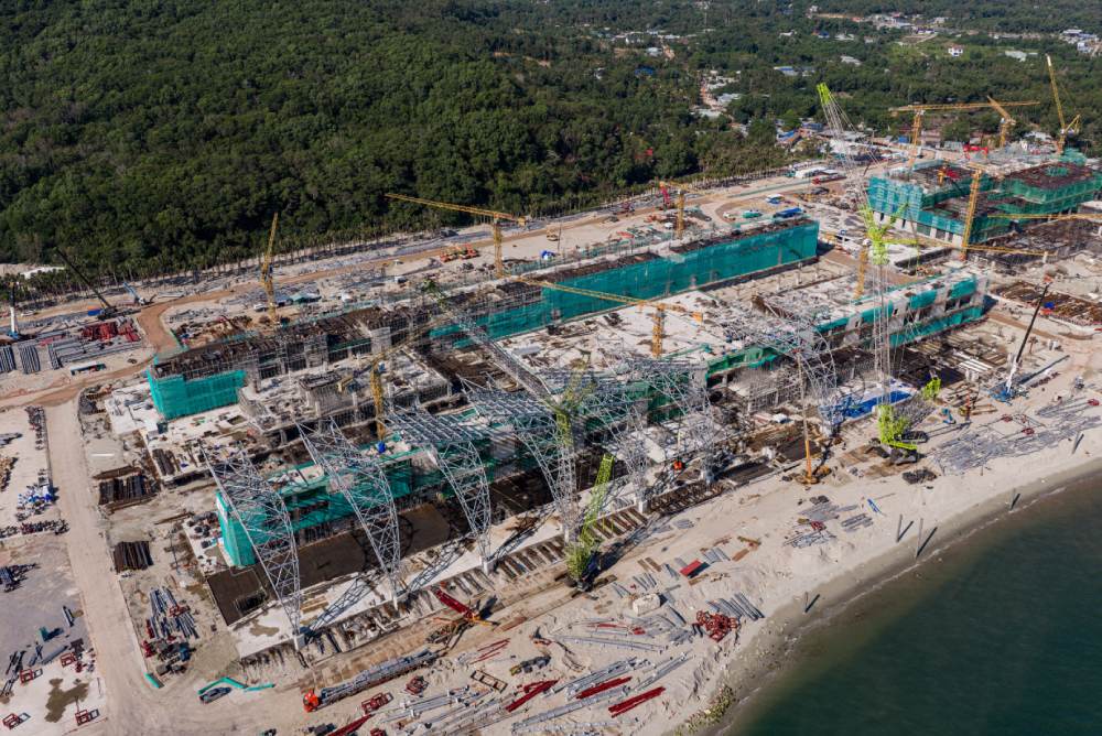 Trung tâm Hội nghị - Triển lãm APEC đã lắp nhịp giàn mái thép số 7. Ảnh: Sun Group