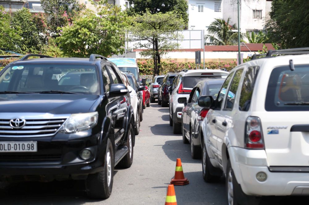 Experience a day of registration with new emission standards in Ho Chi Minh City.