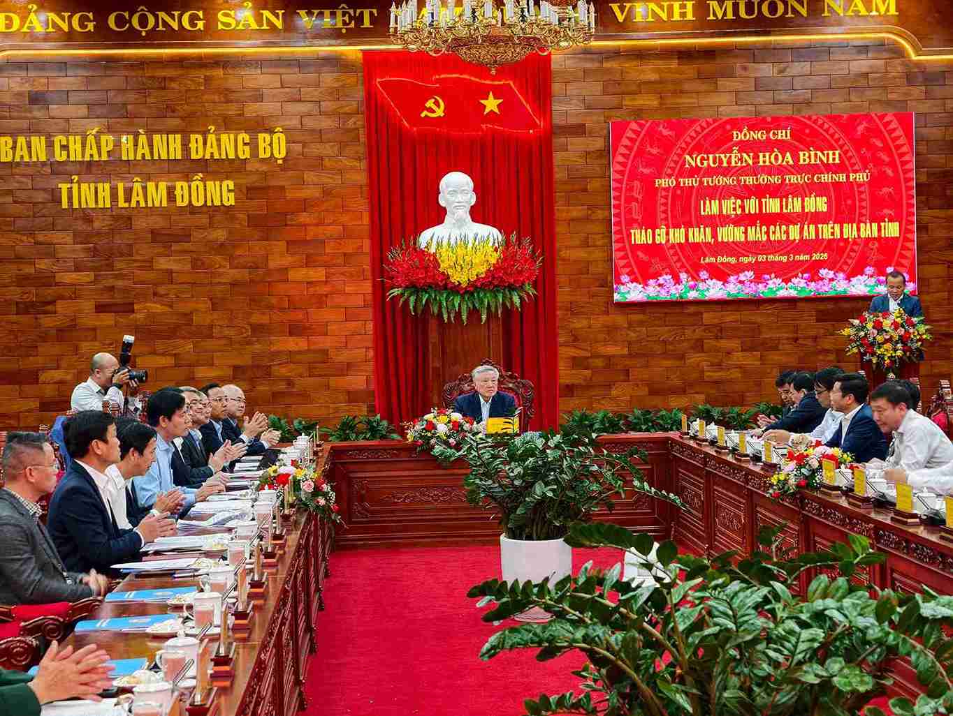 Quang cảnh buổi làm việc. Ảnh: Phúc Khánh