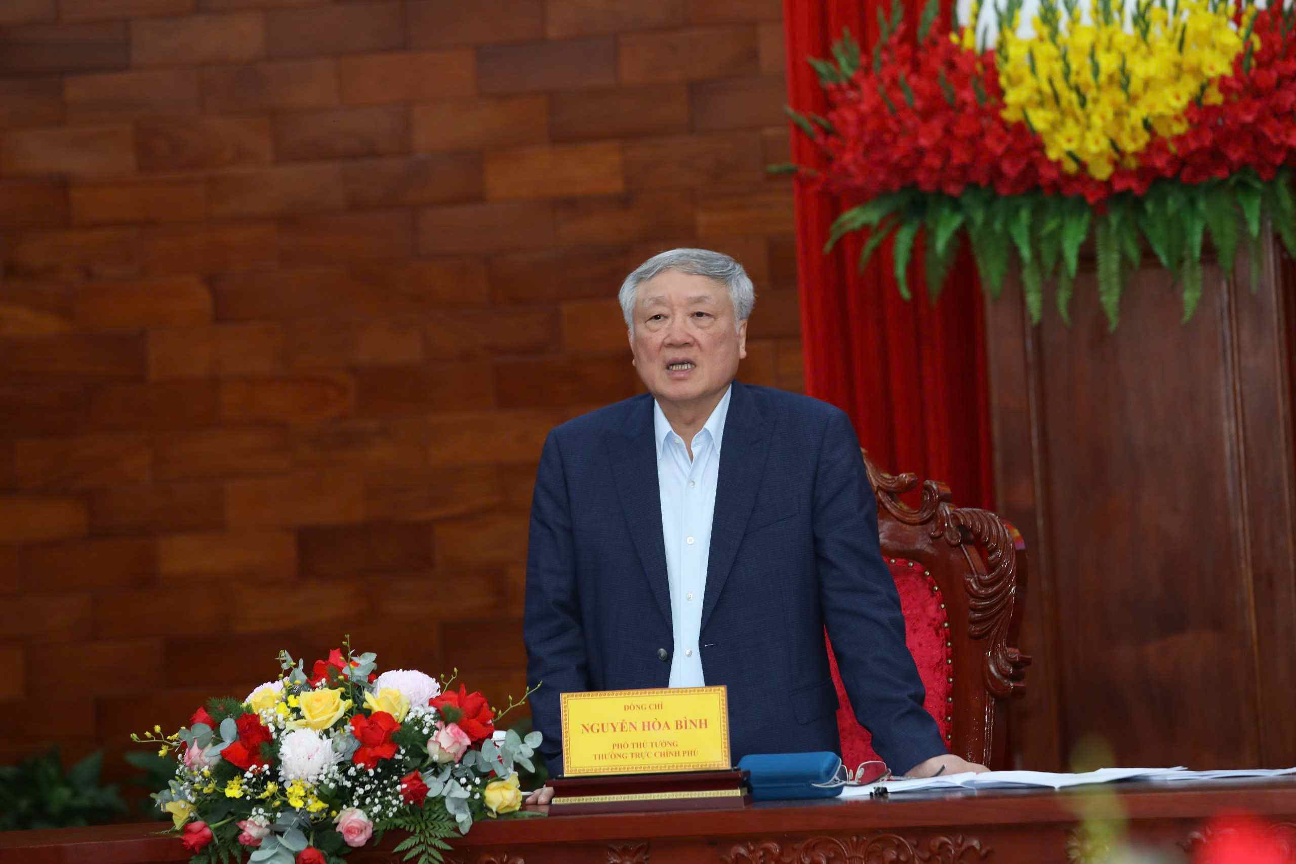 Standing Deputy Prime Minister Nguyen Hoa Binh delivers a directive speech at the working session. Photo: Phuc Khanh