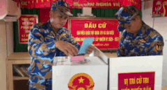 Navy officers and soldiers hold early elections at sea