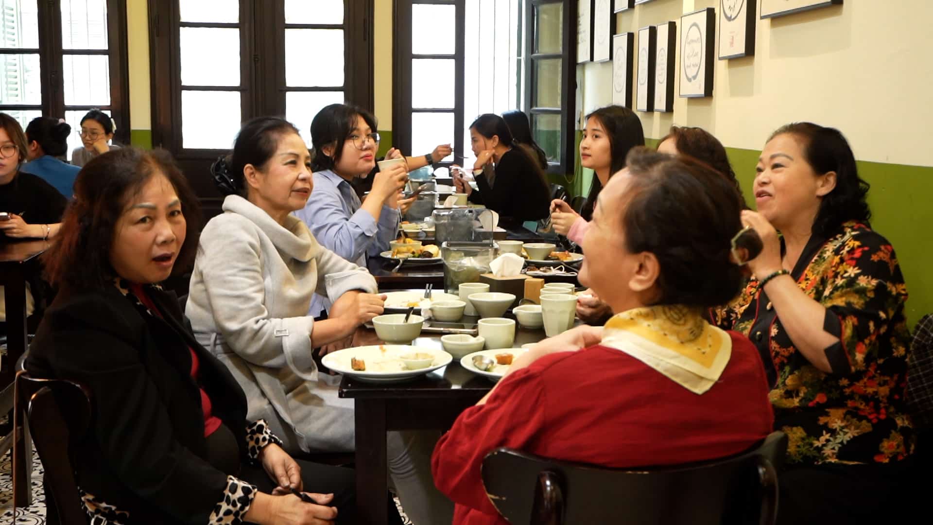 On the full moon of the first lunar month, many people choose to eat vegetarian to balance their taste buds