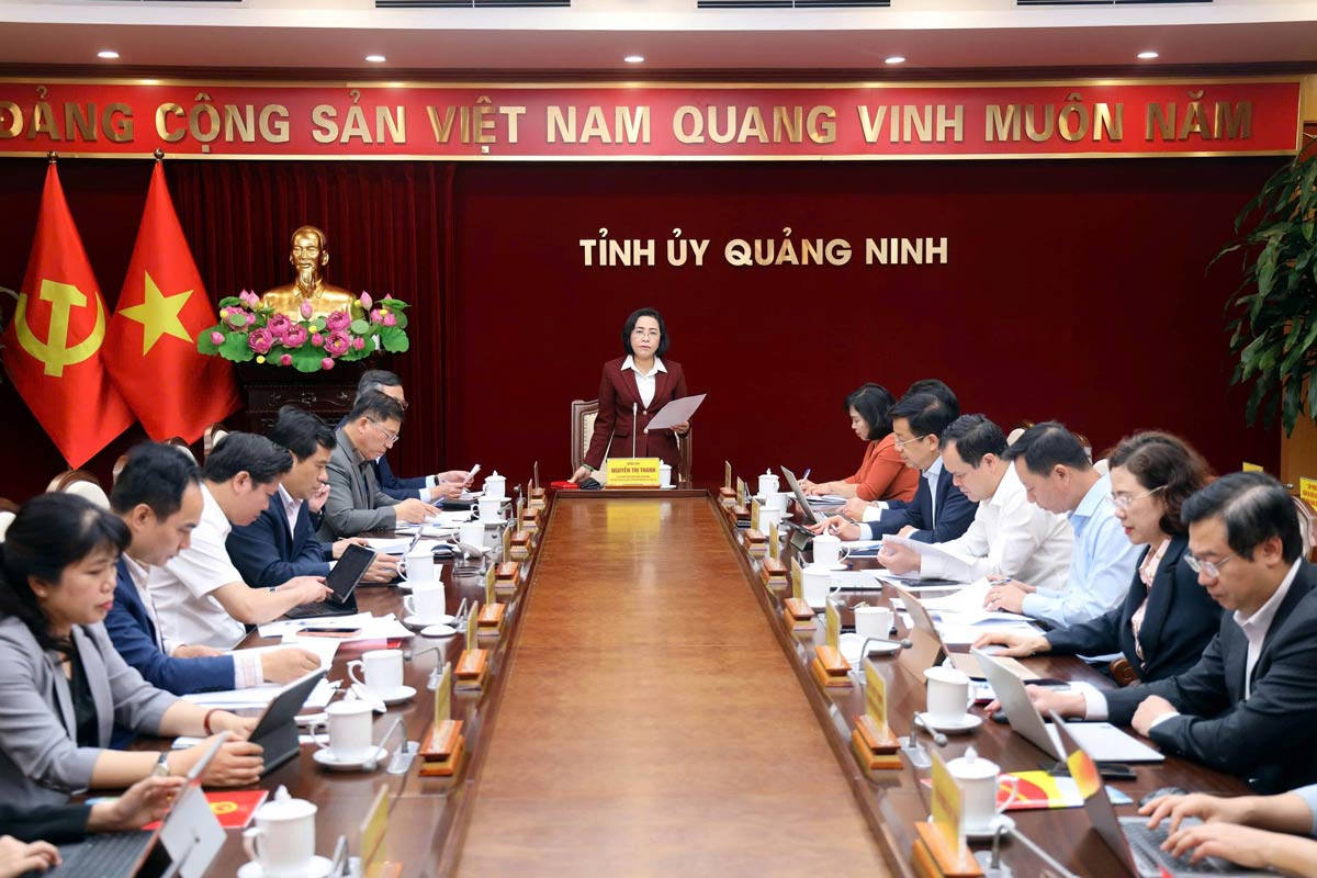 Đồng chí Nguyễn Thị Thanh, Ủy viên Trung ương Đảng, Phó Chủ tịch Quốc hội, Ủy viên Hội đồng bầu cử quốc gia, phát biểu tại buổi làm việc với tỉnh Quảng Ninh. Ảnh: Đoàn Hưng