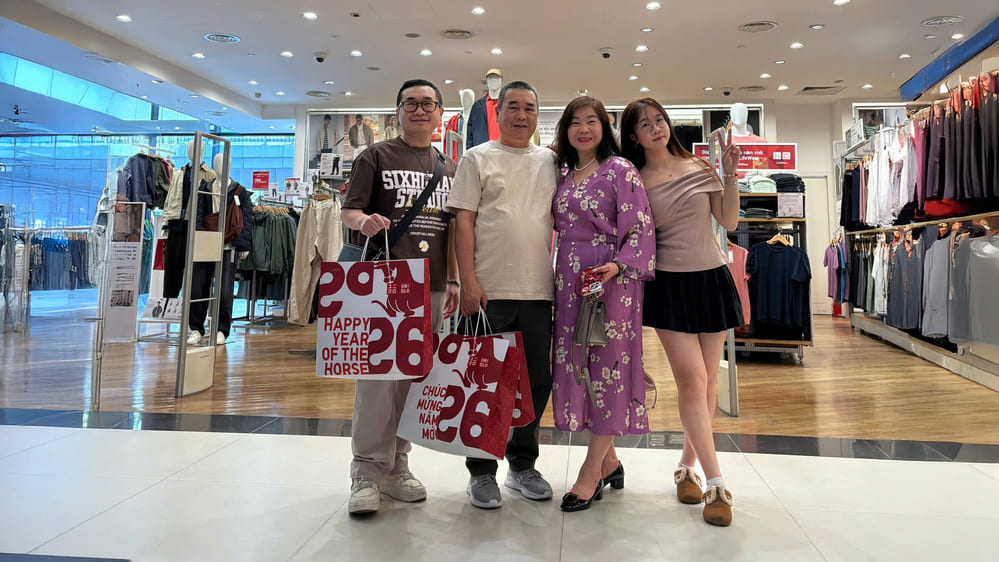 Ir de compras juntos es una de las formas sencillas de ayudar a la familia a tener un tiempo feliz y significativo en la ocasión 8. 3. Foto: Tuấn Đạt