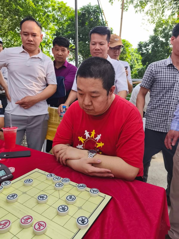 Vương Hạo dự hội làng tại Hà Nội. Ảnh: Liên đoàn cờ tướng Việt Nam