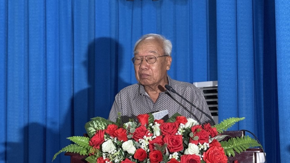 Cử tri nêu ý kiến về phòng, chống tội phạm công nghệ cao. Ảnh: Hoàng Lộc