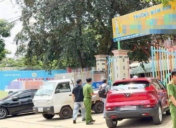 Scene of an 8-year-old boy residing in Phu Rieng commune, Dong Nai province suspected of being electrocuted to death while playing at a kindergarten near his house. Photo: People provided