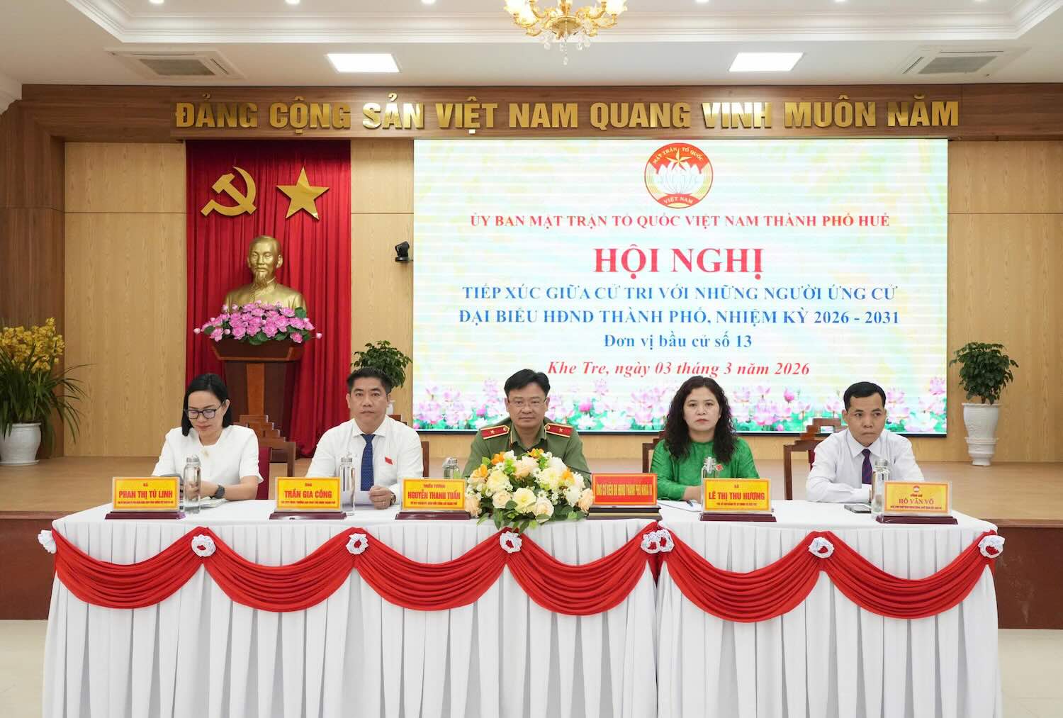 Candidates for delegates of Hue City People's Council, term IX, 2026 - 2031, at constituency No. 13. Photo: T. Hong.