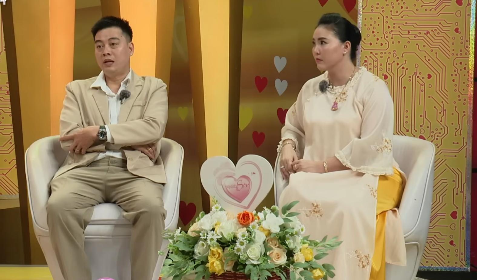 Ms. My Ha recounted the story when she was a young girl with a love full of upheavals with her husband. Photo: MCV Unit.