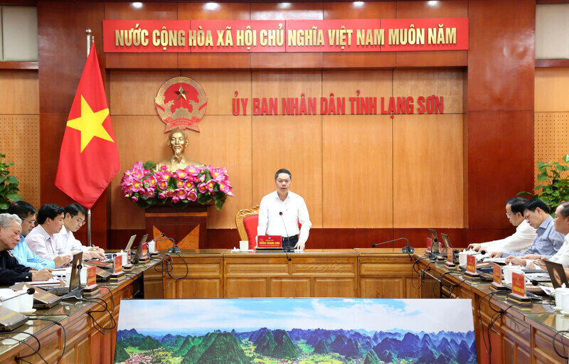 Lang Son assesses the progress of budget revenue collection in the province. Photo: Dinh Quyet