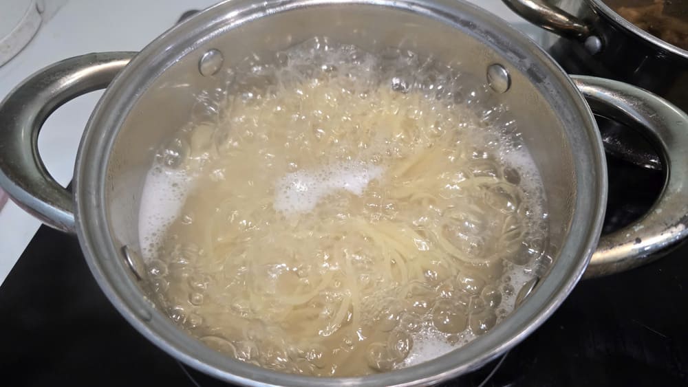 A few simple tips to help boil spaghetti to be soft, chewy and crunchy. Photo: Tuan Dat