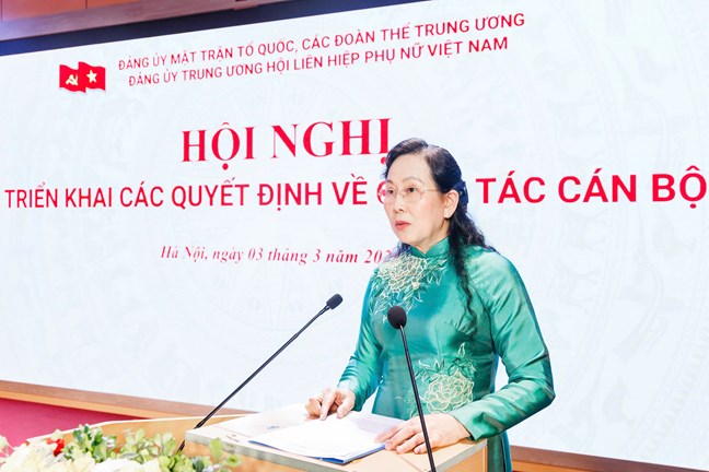 Đồng chí Lê Thị Thủy - tân Bí thư Đảng ủy Trung ương Hội Liên hiệp Phụ nữ Việt Nam, nhiệm kỳ 2025 - 2030 phát biểu nhận nhiệm vụ. Ảnh: Quang Vinh