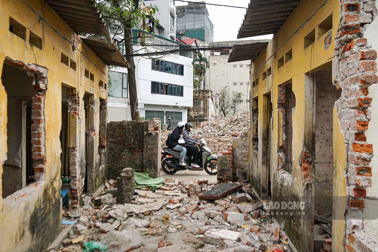 Trong khi chờ dự án về đích, người dân kỳ vọng các cơ quan chức năng sớm có biện pháp ngăn chặn triệt để tình trạng đổ trộm rác, đảm bảo môi trường sống và mỹ quan đô thị tại khu vực này.