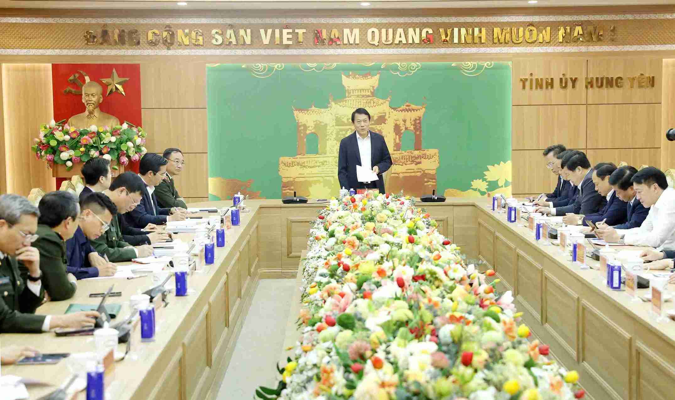 Đại tướng Lương Tam Quang chủ trì hội nghị công bố quyết định kiểm tra, giám sát tại Tỉnh ủy Hưng Yên.