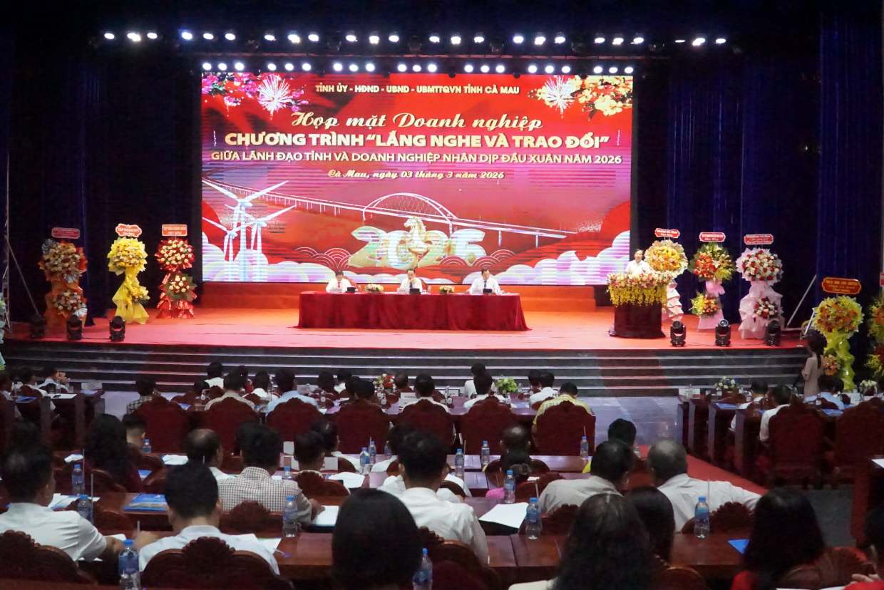 Ca Mau commits to accompanying businesses. Photo: Nhat Ho.