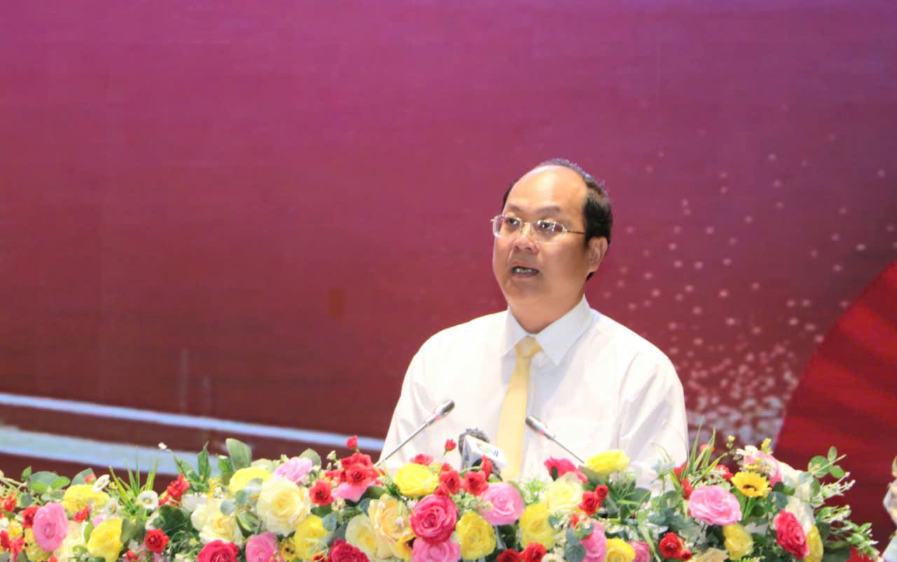 Bí thư Tỉnh uỷ Cà Mau Nguyễn Hồ Hải chia sẻ với doanh nghiệp. Ảnh: Nhật Hồ.