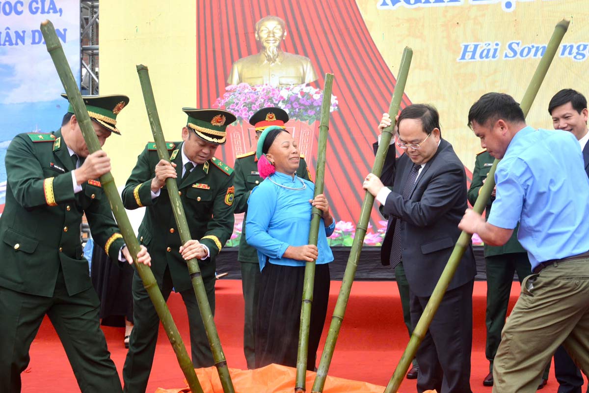 Chung sức xây dựng khu vực biên giới vững mạnh ở Quảng Ninh