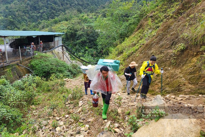 Các địa phương rà soát, thống kê các tổ chức, cá nhân cung cấp sản phẩm du lịch mạo hiểm như hướng dẫn viên, porter, người dẫn đường. Ảnh: Bảo Nguyên