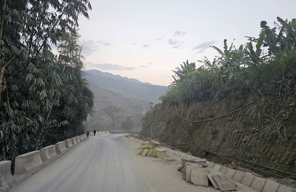 Giao thông đến Y Tý hiện chưa đáp ứng yêu cầu phát triển du lịch, thu hút đầu tư. Ảnh: Bảo Nguyên