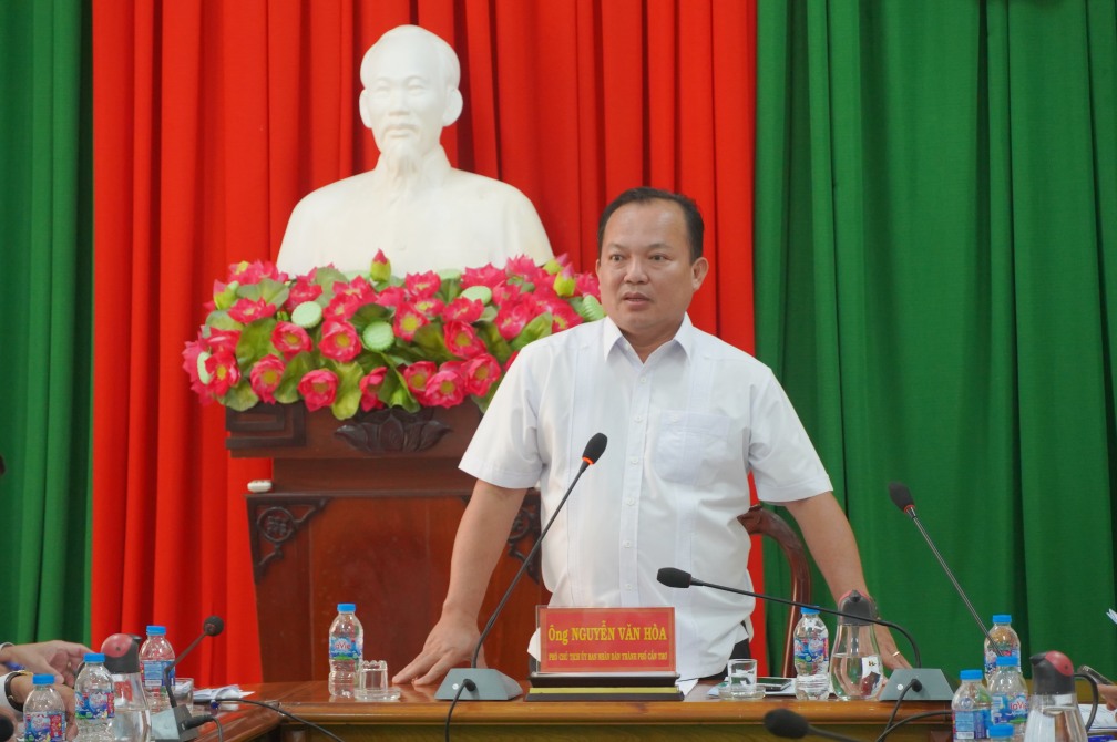 Phó Chủ tịch UBND thành phố Cần Thơ Nguyễn Văn Hòa phát biểu kết luận tại buổi làm việc. Ảnh: Tạ Quang
