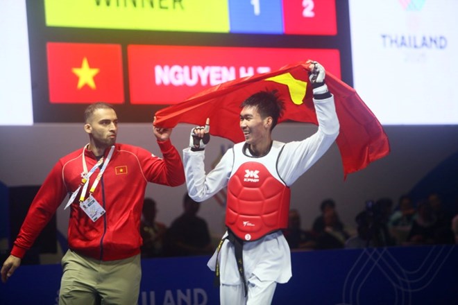 Martial artist Nguyen Hong Trong won a gold medal for the Vietnamese taekwondo team at SEA Games 33. Photo: Minh Dan