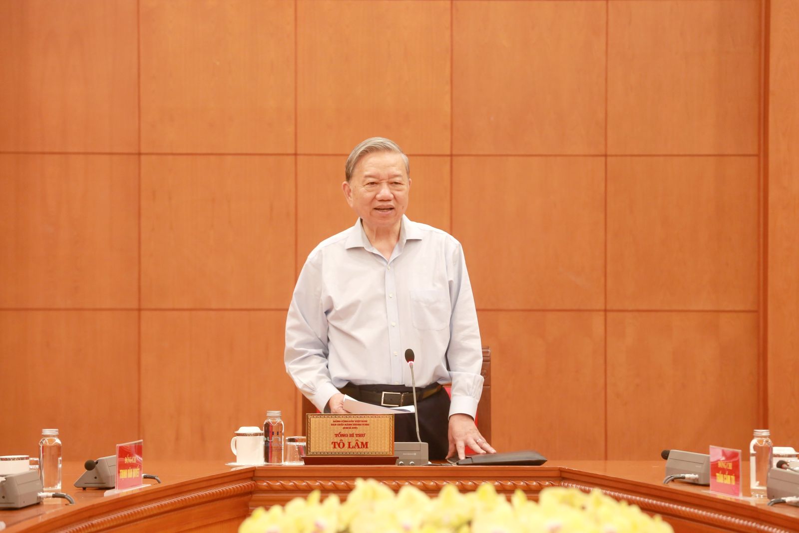 The General Secretary requested to focus on coordinating with agencies to carefully prepare the content, program, and conditions for organizing the Central Conference 2. Photo: Hien Hoa