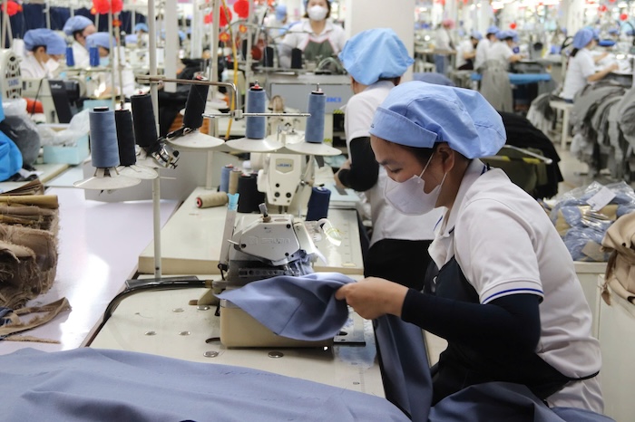Company workers in Da Nang learn about election information via Zalo. Photo: Nguyen Linh