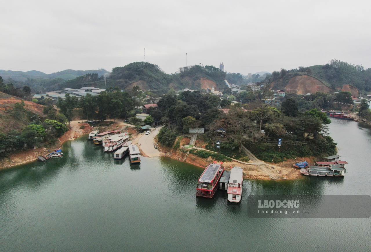 Huong Ly port is deserted despite the tourist season. Photo: Van Duc.