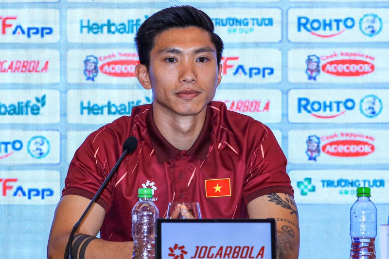 Hậu vệ Đoàn Văn Hậu thể hiện quyết tâm trước trận đấu gặp Malaysia. Ảnh: Minh Dân