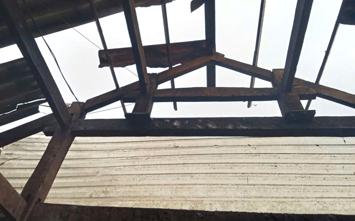 Hàng trăm ngôi nhà của người dân bị tốc mái từ 30 đến 50%