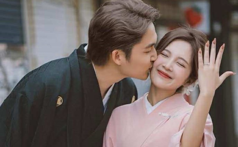 Dinh Tu, Ngoc Huyen get married after many years of dating. Photo: NVCC