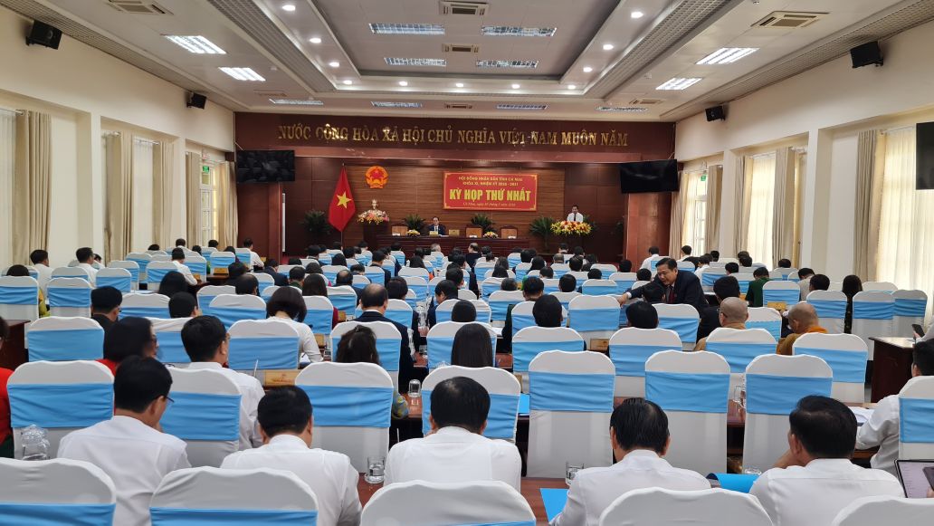 The first session of the Ca Mau Provincial People's Council elected key leadership positions. Photo: Nhat Ho.
