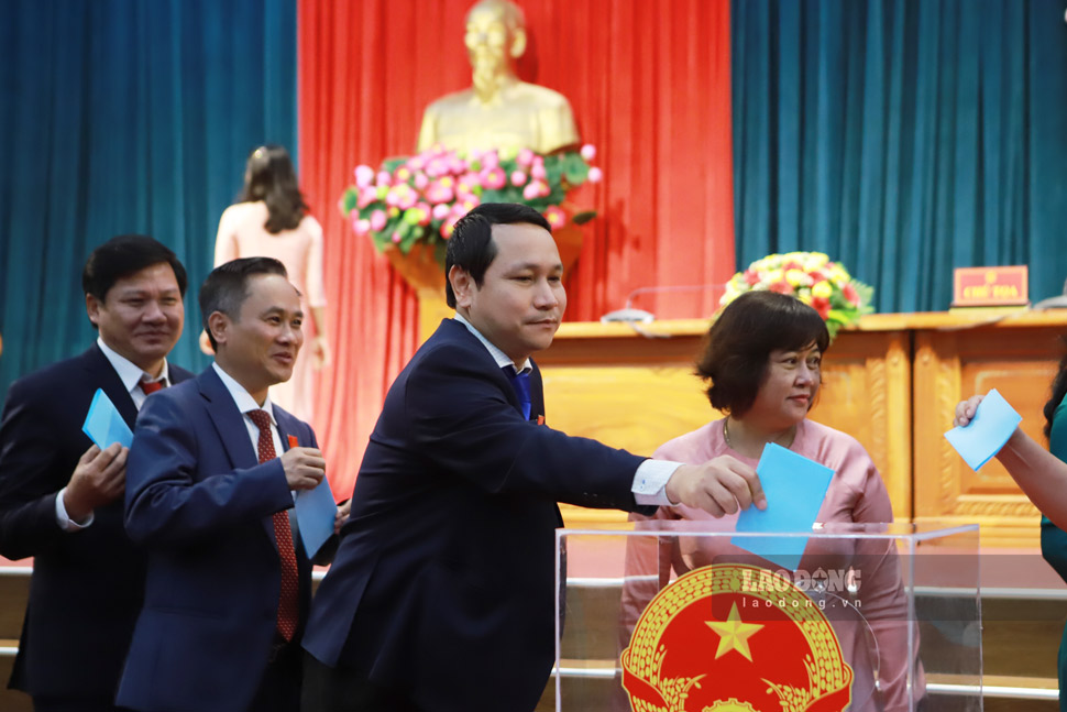 Các đại biểu bầu Chủ tịch, Phó Chủ tịch HĐND tỉnh