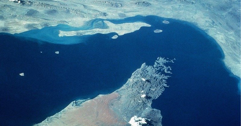 Trump tuyên bố Mỹ kiểm soát eo biển Hormuz