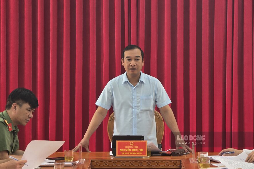 Ông Nguyễn Hữu Chí - Chủ tịch UBND xã Cẩm Khê phát biểu tại buổi họp báo. Ảnh: Tô Công