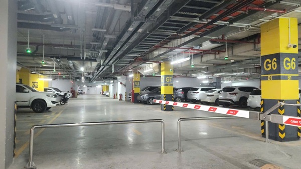 Cư dân chung cư The Wisteria bức xúc vì chủ đầu tư cấm gửi xe điện. Ảnh: Minh Hạnh