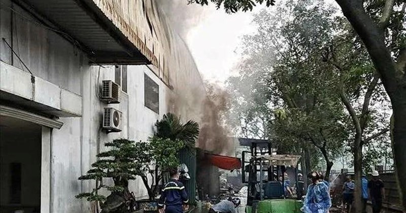 Khống chế hỏa hoạn tại Khu công nghiệp Đại Đồng - Hoàn Sơn