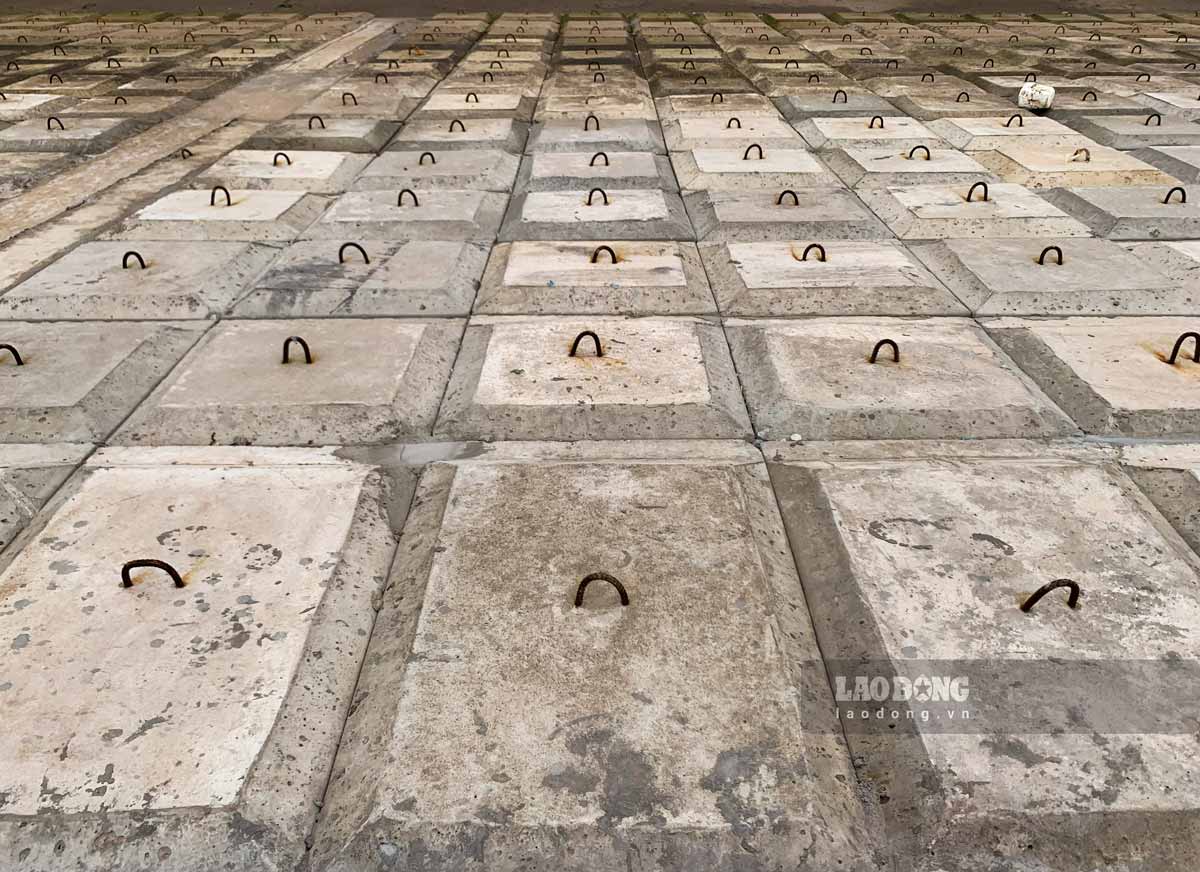 Hàng loạt hạng mục quan trọng đã xây dựng hoàn thành như thềm giảm sóng, nền đường,...