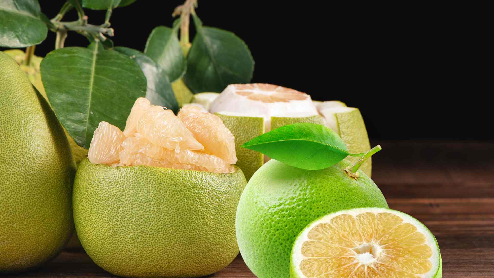 Grapefruit is assessed by experts as beneficial for the liver detoxification process. Graphic photo: Huong Son