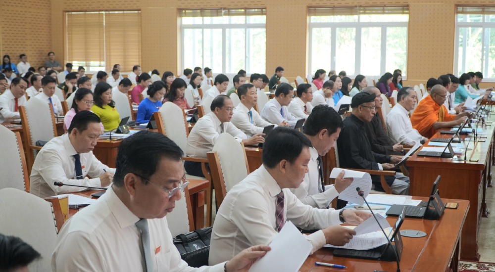 Đại biểu tham dự kỳ họp. Ảnh: Nguyên Anh