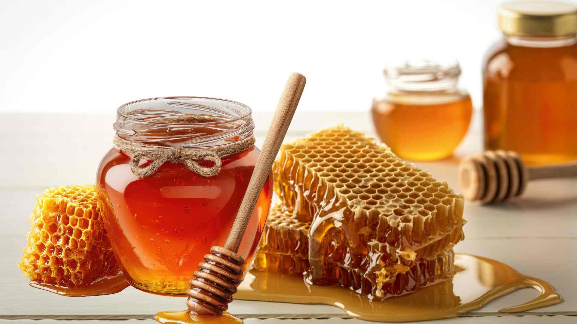 Honey is a familiar food that helps increase natural resistance. Graphic photo: Nguyen Ly