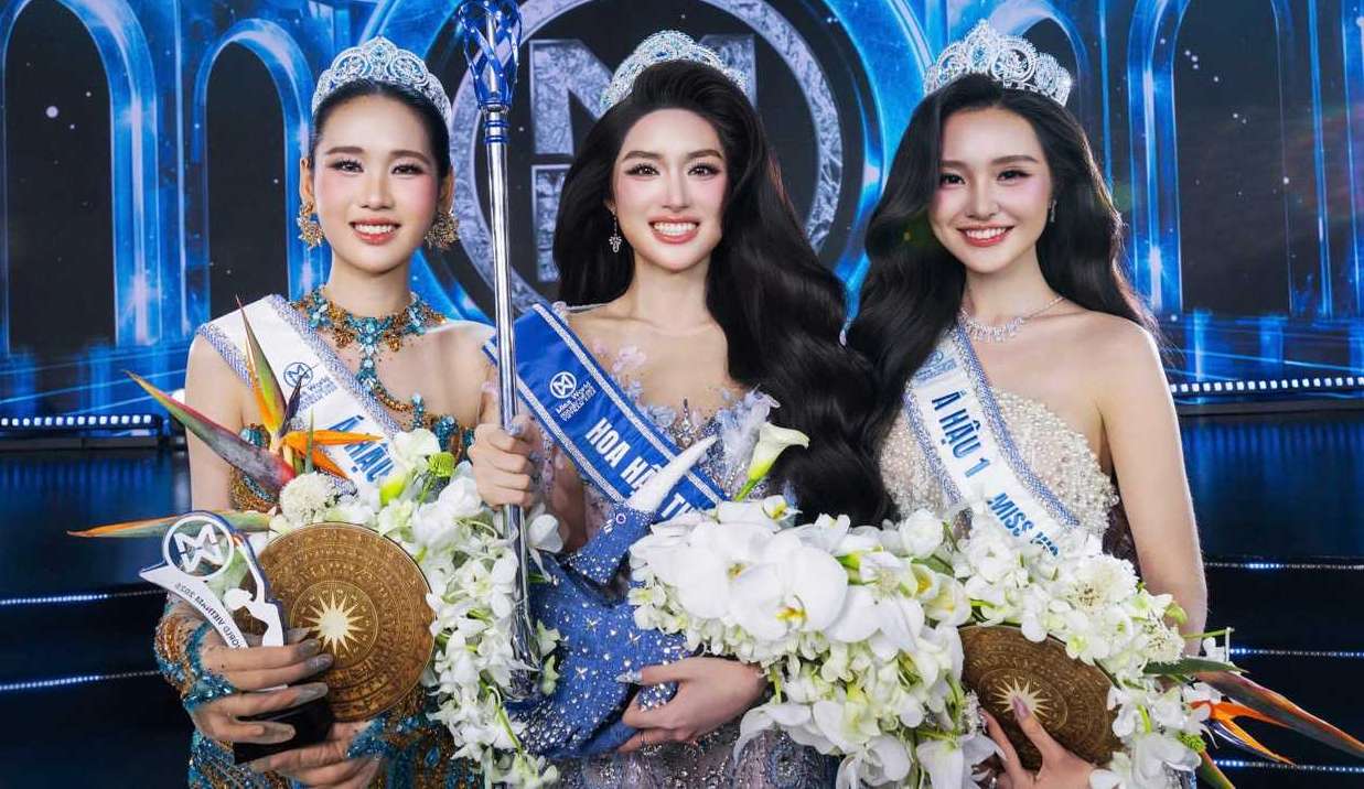 프엉 오안(가운데)은 새로운 미스 월드 베트남 2025입니다. 사진: 센 방.