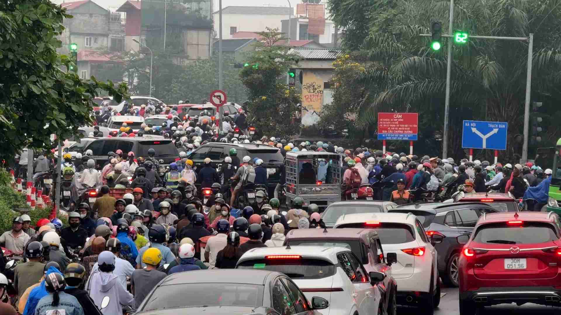 Prohibición de vehículos en el puente Long Bien, presión sobre el puente Chuong Duong