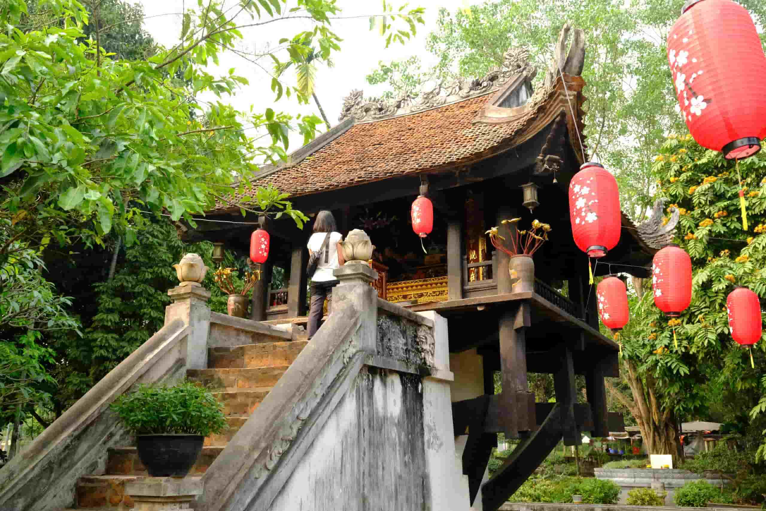 One Pillar Pagoda with ancient beauty in the heart of Hanoi. Photo: Thai Trang