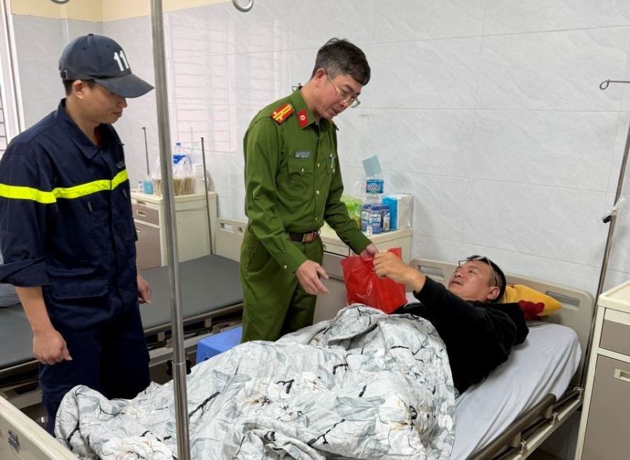 Mr. Vu Van Huynh sent a thank-you letter to the Fire and Rescue Police force - Bac Ninh Provincial Police.