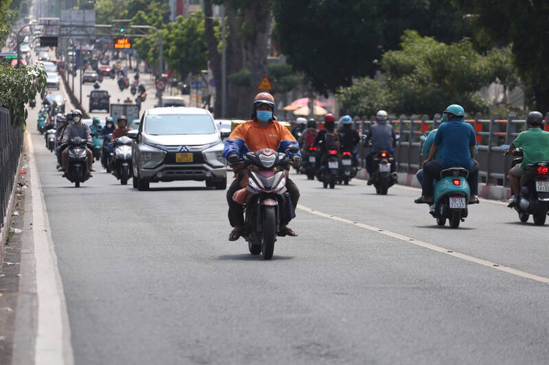Southern weather at peak hot sunshine. Photo: Thai Bao