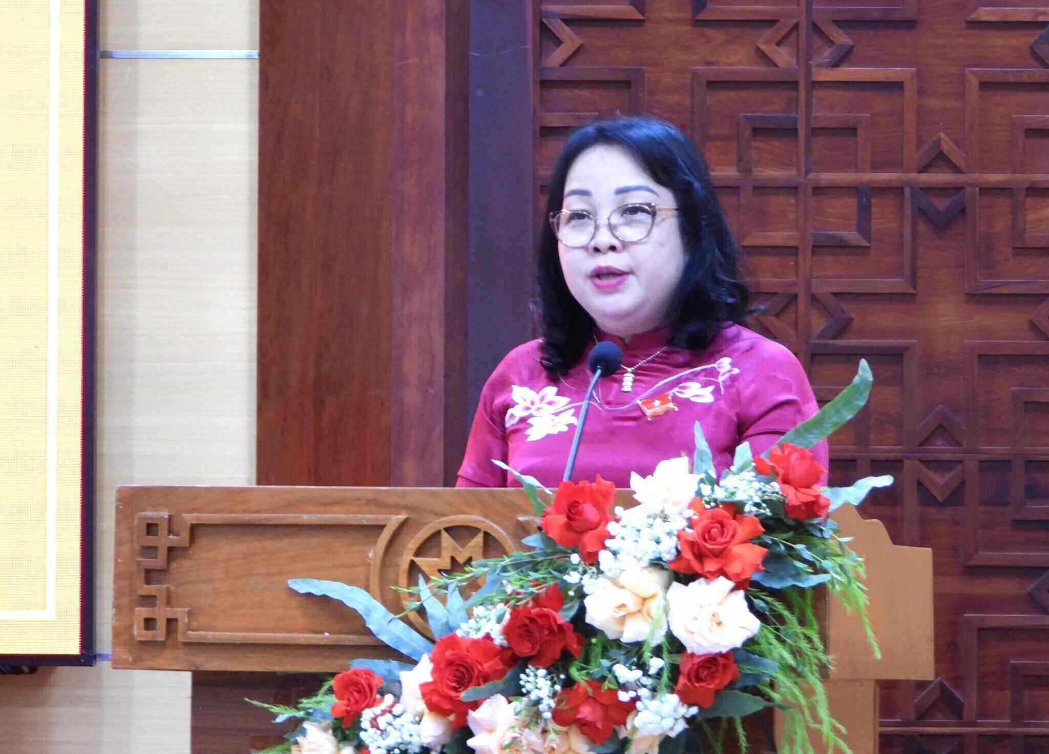 Bà Cao Thị Hòa An - Ủy viên Trung ương Đảng, Phó Bí thư Thường trực Tỉnh ủy, Chủ tịch HĐND tỉnh phát biểu nhận nhiệm vụ. Ảnh: Bảo Trung