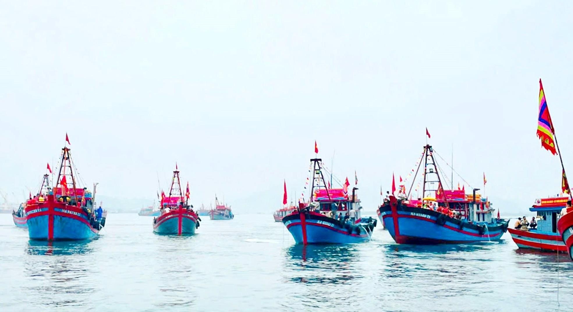 Procession at Mai Bang Temple Festival. Photo: Mai Ngan